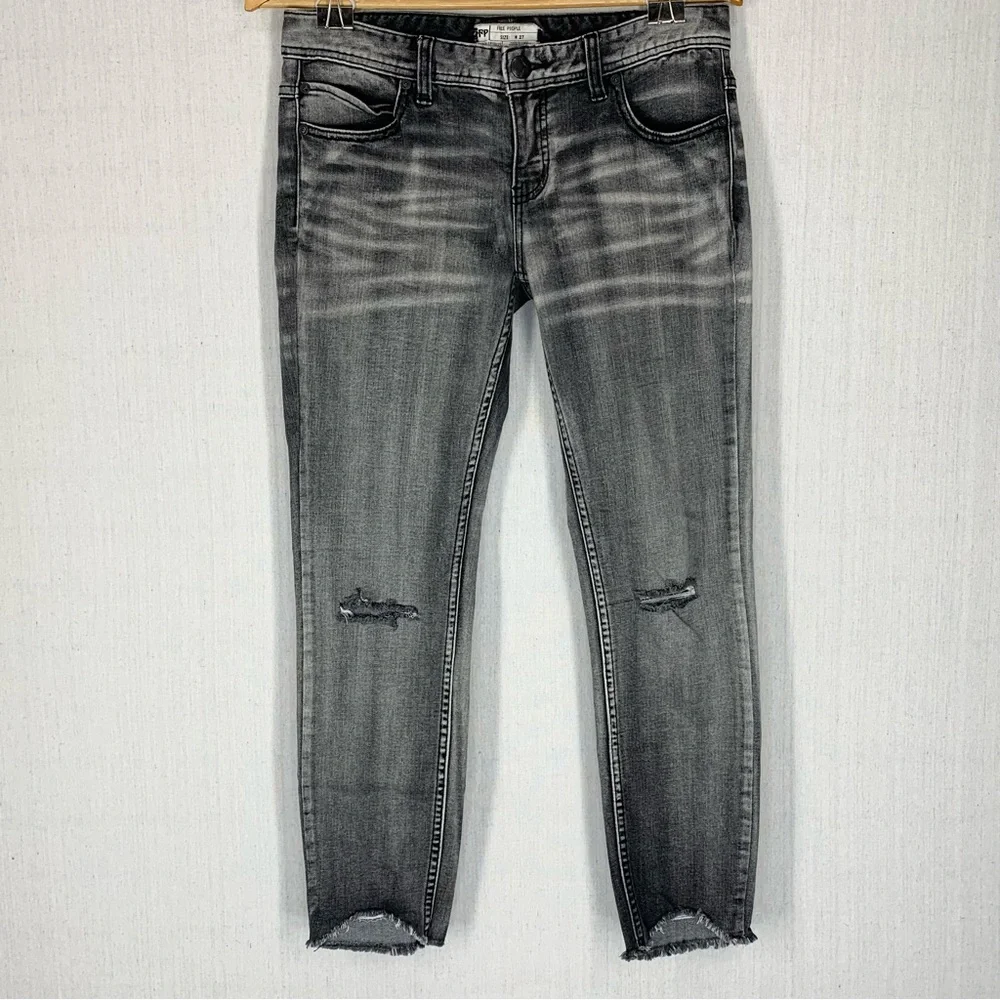 Free People~Women’s‎ Gray Wash Distressed with Holes Skinny Jeans~Sz 27 - Picture 3 of 15